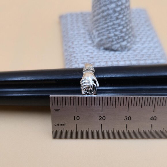 Size 6.5 Sterling Silver Opening Hands Claddagh Heart Band Ring A5475 - Picture 8 of 9